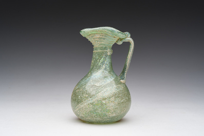 Een Romeins groenglazen oenocho&euml;, provincie Syri&euml;, 3de eeuw