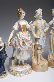 Een diverse collectie sculpturen in porselein en biscuit, 19de/20ste eeuw