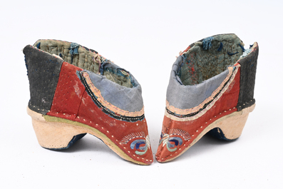 29 pairs of Chinese silk and cotton lotus shoes for bound feet, Qing and early 20th C.
