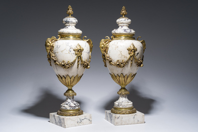 A pair of Neoclassical marble cassolettes mounted with rams' heads and floral garlands, 19th/20th C.
