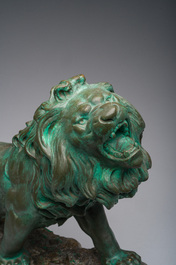 Belgian school, Van den Balck (19th/20th C.): A roaring lion on a rock struck by arrows, green and gray patinated plaster, Brussels