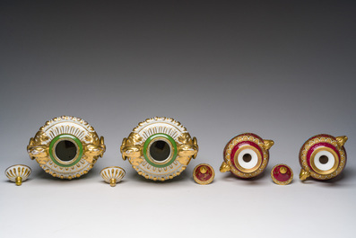 Een paar Franse verguld porseleinen dekselvazen met Napoleon en Josephine en een paar Engelse met landschappen, 19de/20ste eeuw