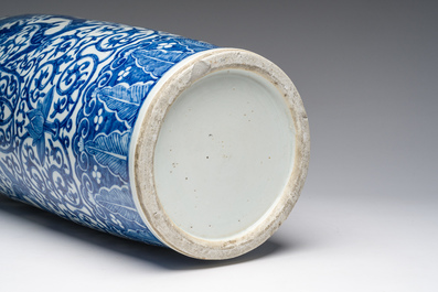 A pair of Chinese famille rose vases and a tall blue and white vase, 19th/20th C.