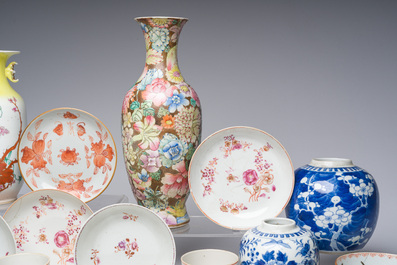 Een diverse collectie Chinees porselein, 18de/19de eeuw