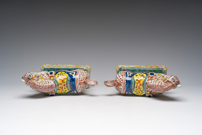Een paar polychrome Delftse paarden, 19de eeuw
