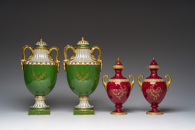 Een paar Franse verguld porseleinen dekselvazen met Napoleon en Josephine en een paar Engelse met landschappen, 19de/20ste eeuw