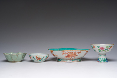 Een diverse collectie Chinees famille rose en qianjiang cai porselein, 19de eeuw