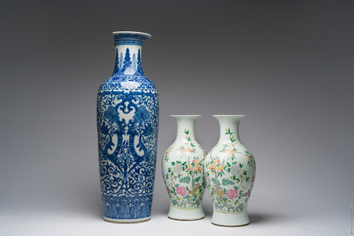 A pair of Chinese famille rose vases and a tall blue and white vase, 19th/20th C.