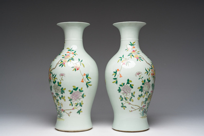 A pair of Chinese famille rose vases and a tall blue and white vase, 19th/20th C.