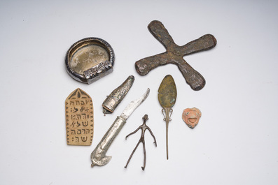 A varied collection of works of art, a.o. Africa and South America, 20th C. and older