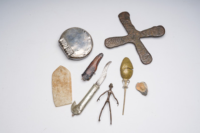 A varied collection of works of art, a.o. Africa and South America, 20th C. and older