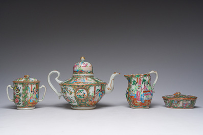 A Chinese 20-piece Canton famille rose tea service with floral design and palace scenes, 19th C.