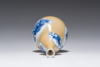A Chinese blue and white caf&eacute;-au-lait-ground double gourd vase, Kangxi