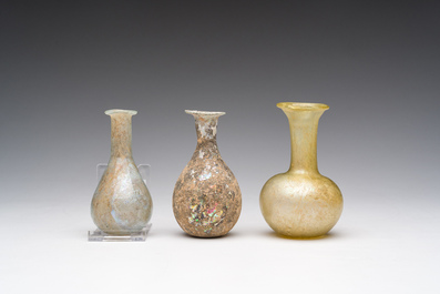 Drie Romeinse glazen flesjes, 1ste/4de eeuw