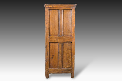 Een eikenhouten credence, de Lage Landen, 16de eeuw