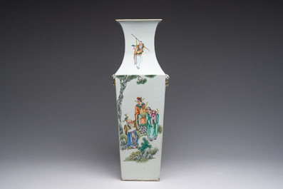 A square Chinese famille rose vase, 19th C.