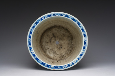 A Chinese blue and white jardini&egrave;re with figurative medallions, 19th C.