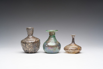 Drie Romeinse glazen flesjes, 1ste/4de eeuw