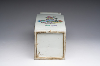 A square Chinese famille rose vase, 19th C.