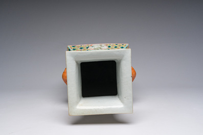 A square Chinese famille rose 'warriors' vase, 19th C.