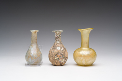 Drie Romeinse glazen flesjes, 1ste/4de eeuw