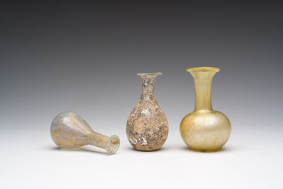Drie Romeinse glazen flesjes, 1ste/4de eeuw