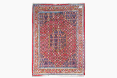 A Persian Bidjar rug with floral design, wool on cotton, 20th C.
