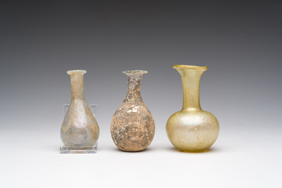 Drie Romeinse glazen flesjes, 1ste/4de eeuw