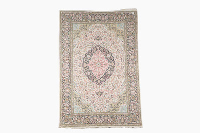 An Indian silk Kashmir rug with floral design, 20th C.