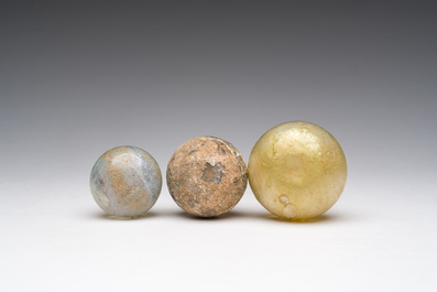 Drie Romeinse glazen flesjes, 1ste/4de eeuw