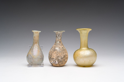 Drie Romeinse glazen flesjes, 1ste/4de eeuw