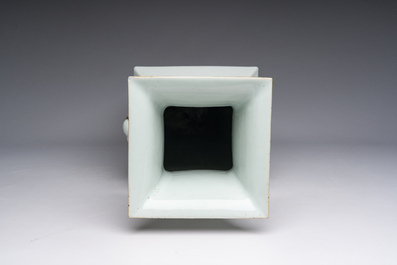 A square Chinese famille rose vase, 19th C.