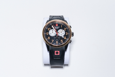 A silver Gucci necklace, a Maserati 'Potenza' wristwatch and a Grovana 'Swiss Alpine Military' wristwatch, 20th/21st C.