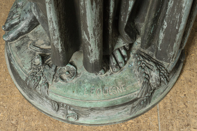 Eug&egrave;ne Louis Lequesne (1815-1887): Twee grote gepatineerd bronzen tuinbeelden van vrouwen naar de Antieken, gieterijstempel Durenne, Parijs, 19de eeuw