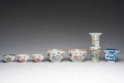 A varied collection of Chinese blue, white and famille rose porcelain, Kangxi/Qianlong