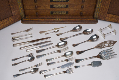 A Belgian oak cutlery case with a 227-piece silver cutlery set, 800/000, Wolfers, 20th C.