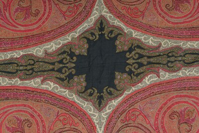 A rare Indian handwoven kani shawl with a central medallion surrounded by palmettes, Kashmir, late 19th C.