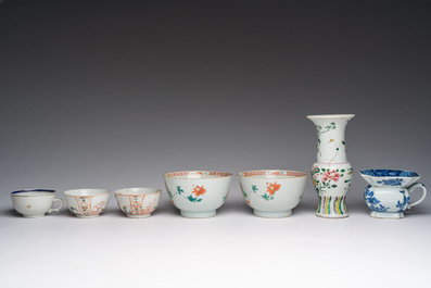 A varied collection of Chinese blue, white and famille rose porcelain, Kangxi/Qianlong
