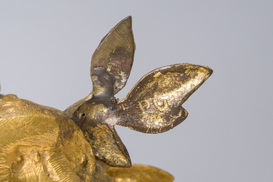 A French gilt bronze mantel clock crowned by a couple in love chatting on a bench, 19th C.