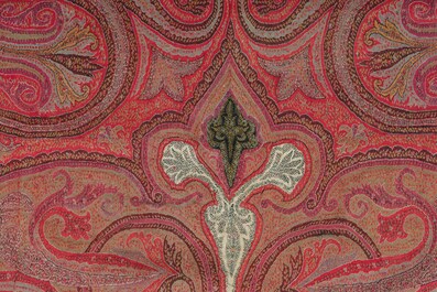 A rare Indian handwoven kani shawl with a central medallion surrounded by palmettes, Kashmir, late 19th C.