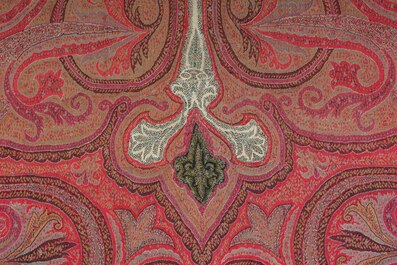 A rare Indian handwoven kani shawl with a central medallion surrounded by palmettes, Kashmir, late 19th C.