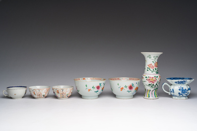 A varied collection of Chinese blue, white and famille rose porcelain, Kangxi/Qianlong