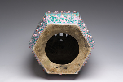 A hexagonal Chinese famille rose garden seat with figural design, 19th C.