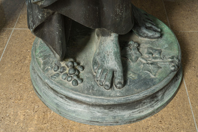 Eug&egrave;ne Louis Lequesne (1815-1887): Twee grote gepatineerd bronzen tuinbeelden van vrouwen naar de Antieken, gieterijstempel Durenne, Parijs, 19de eeuw