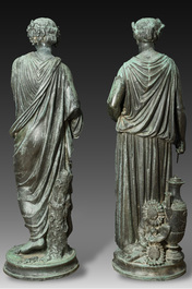 Eug&egrave;ne Louis Lequesne (1815-1887): Twee grote gepatineerd bronzen tuinbeelden van vrouwen naar de Antieken, gieterijstempel Durenne, Parijs, 19de eeuw