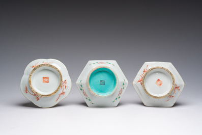 Two Chinese qianjiang cai and one famille rose tazza, 19th/20th C.