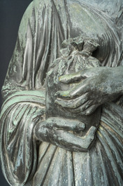 Eug&egrave;ne Louis Lequesne (1815-1887): Twee grote gepatineerd bronzen tuinbeelden van vrouwen naar de Antieken, gieterijstempel Durenne, Parijs, 19de eeuw