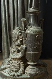 Eug&egrave;ne Louis Lequesne (1815-1887): Twee grote gepatineerd bronzen tuinbeelden van vrouwen naar de Antieken, gieterijstempel Durenne, Parijs, 19de eeuw