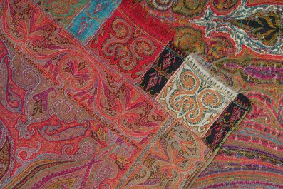 A rare Indian handwoven kani shawl with a central medallion surrounded by palmettes, Kashmir, late 19th C.