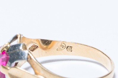 A varied collection of jewelry, including silver brooches and an 18 carat gold ring, 20th C.